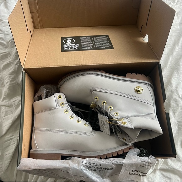 Timberland Shoes - NWT Timberland Light Grey Nubuck 6" Premium Waterproof Boots